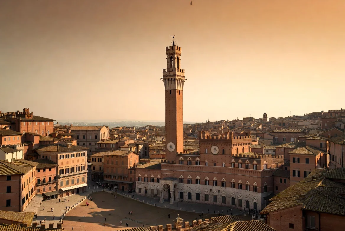 Torre del Mangia towering over Piazza del Campo